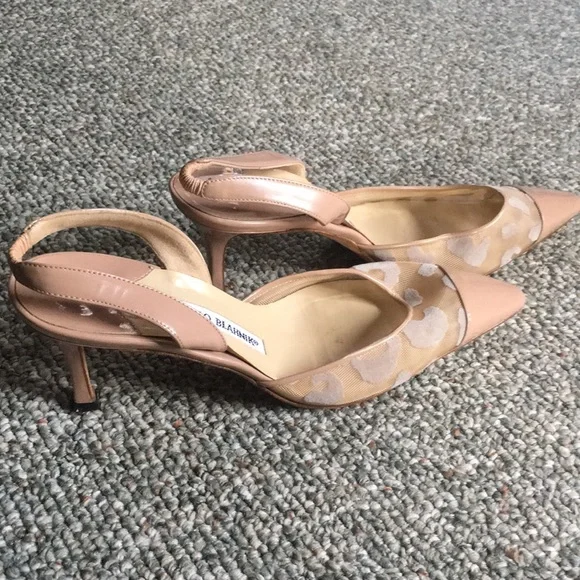 Manolo Blahnik NUDE pointed toe w/kitten heel!!πππ - Picture 2 of 6